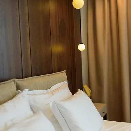 Otel Nobus & 4*