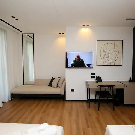 Nobus & Hotel