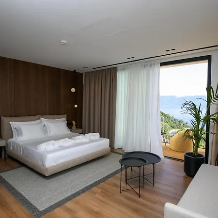 Nobus & Hotel