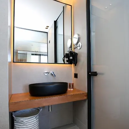 Nobus & Otel 4*