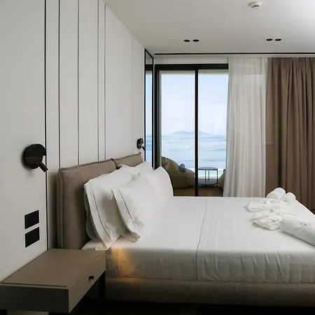 Nobus & Hotel 4*