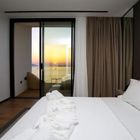 Hotel Nobus & 4*