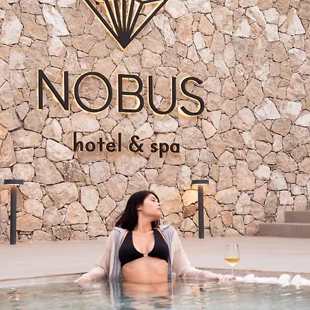 Otel Nobus & 4*