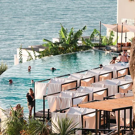 Nobus & Hotel Radhimë