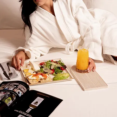 Nobus & Hotel 4*