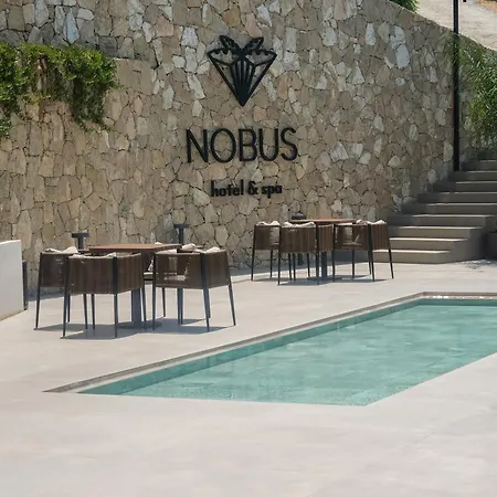 Otel Nobus & 4*