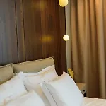 Hotel Nobus & 4*