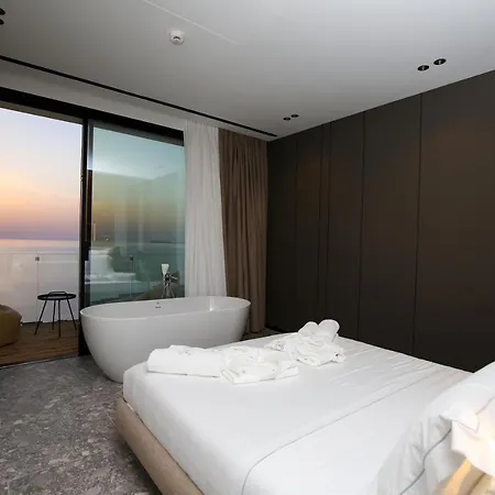 Nobus & Hotel Radhimë