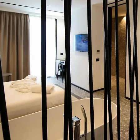 Nobus & Hotel Radhimë