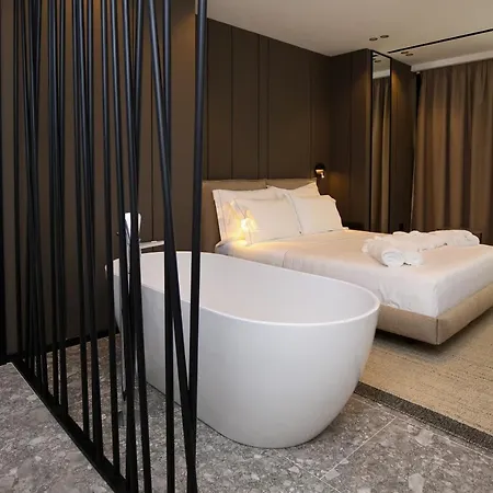 Nobus & Hotel Radhimë