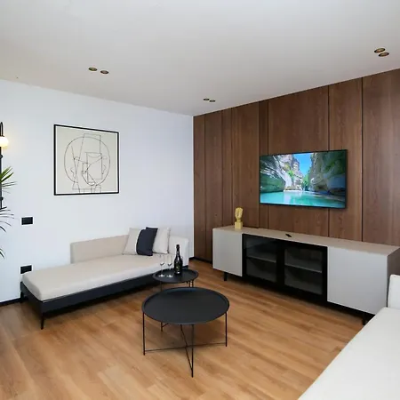 Hotel Nobus &