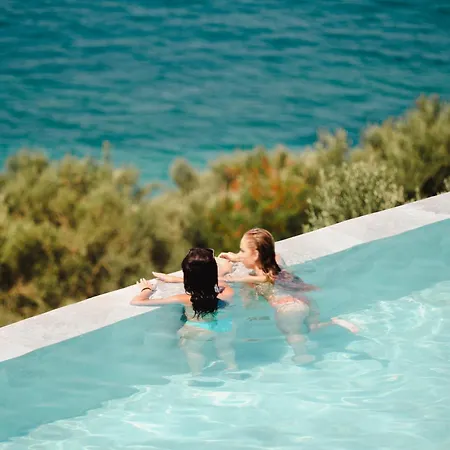 Nobus & Hotel 4*