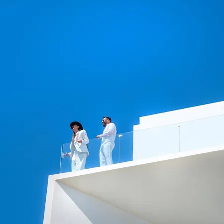 Nobus & Hotel