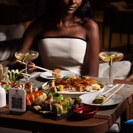 Hotel Nobus & Radhimë