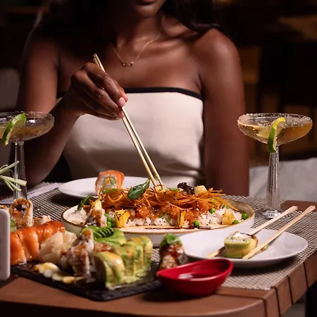 Nobus & Hotel Radhimë