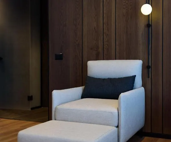 Nobus & 酒店 Radhimë