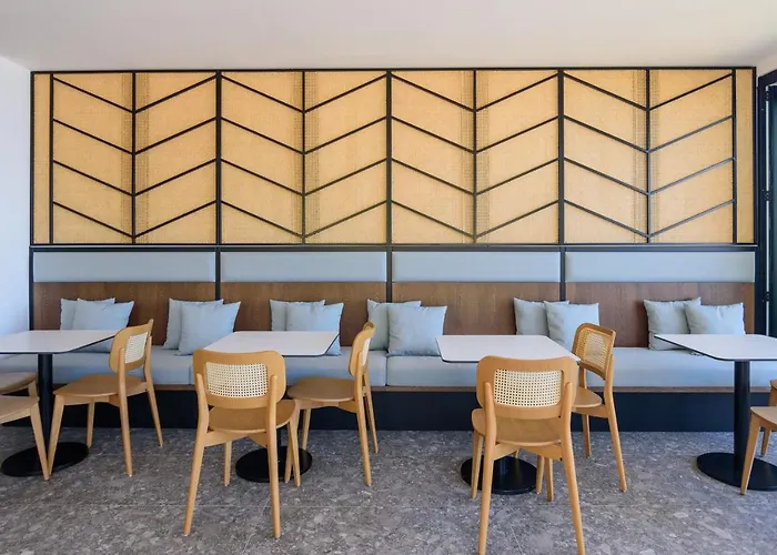 Nobus & 酒店 Radhimë