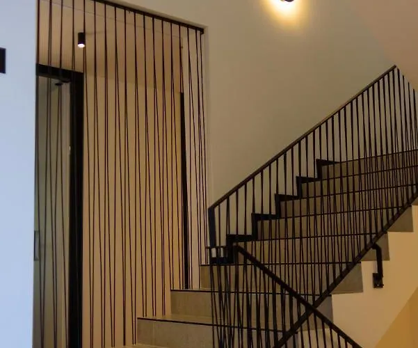 Nobus & 酒店 Radhimë