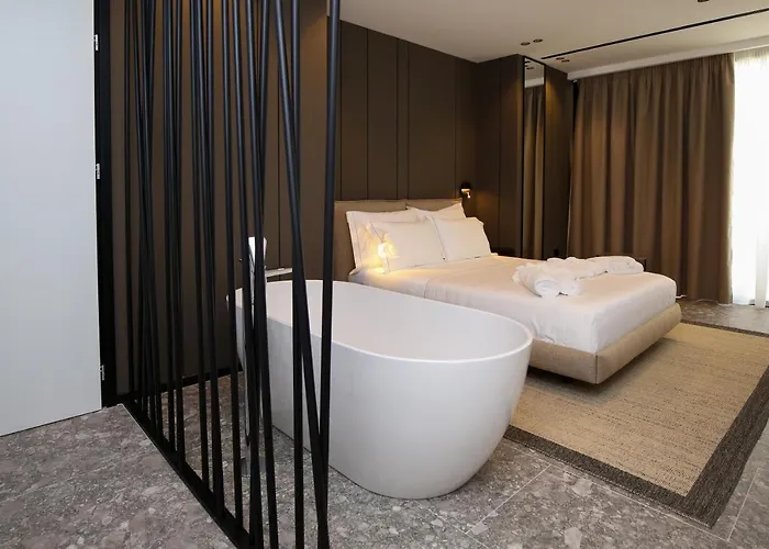 Nobus & 酒店 Radhimë