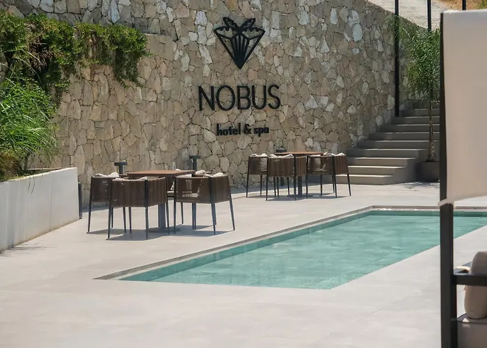 Hotel Nobus & 4*