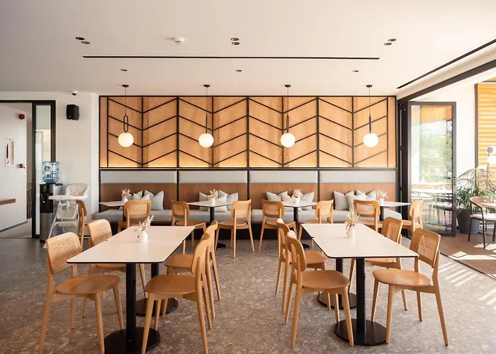 Nobus & 酒店 Radhimë